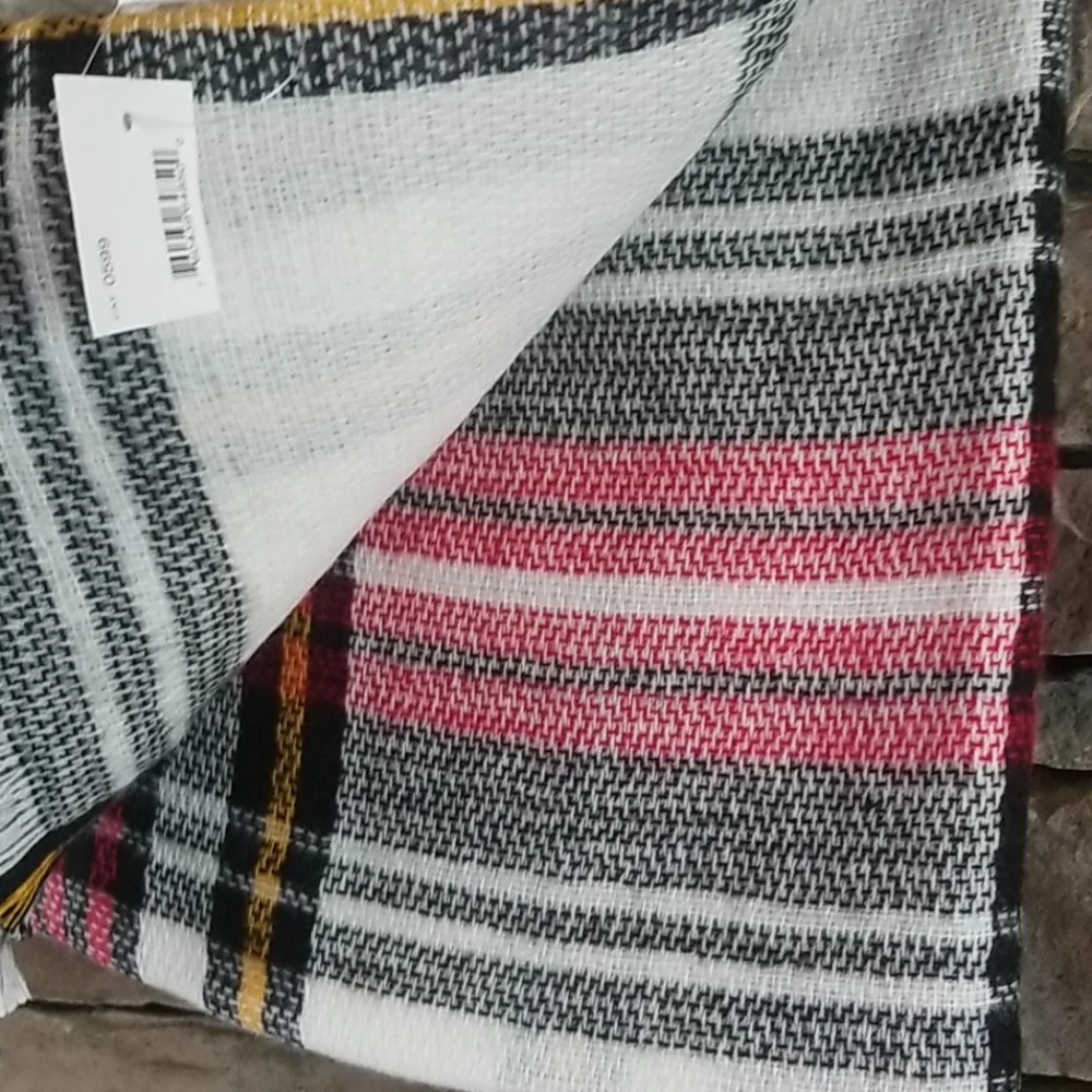 Plaid Blanket Scarf. NEW with tags